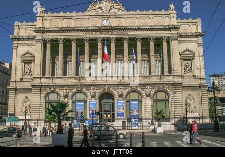 Oktober 17, 2004 - Marseille, Bouches-du-RhÃ'ne, Frankreich - das Palais de la Bourse (Börse), dem Sitz der Industrie- und Handelskammer von Marseille, ist an der berühmtesten Straße der Stadt, La CanebiÃ¨re. Die größte französische Stadt an der Mittelmeerküste und den größten Hafen für den Handel und die Kreuzfahrtschiffe, Marseille ist auch ein beliebtes Ziel für Touristen. Credit: Arnold Drapkin/ZUMA Draht/Alamy leben Nachrichten Stockfoto