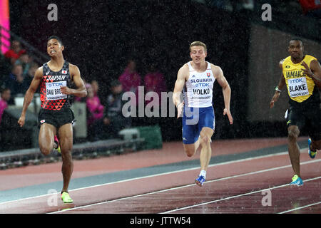 London, Großbritannien. 9 Aug, 2017. Abdul Hakim Sani Braun (JPN) Athletik: (L-R) Abdul Hakim Sani Braun von Japan, Jan Volko der Slowakei und Yohan Blake von Jamaika konkurrieren während 200 der IAAF World Championships Men m Halbfinale der Olympischen Stadion in London, Vereinigtes Königreich. Credit: Toshihiro Kitagawa/LBA/Alamy leben Nachrichten Stockfoto