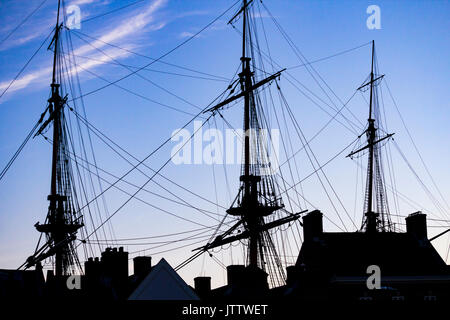 Hartlepool, County Durham, North East England, UK. 10 Aug, 2017. UK Wetter: Das National Museum der Royal Navy bei Sonnenaufgang auf einem herrlichen Donnerstag Morgen an der nordöstlichen Küste. Im Bild: HMS Trincomalee, der ältesten britischen Kriegsschiff noch flott. Credit: ALAN DAWSON/Alamy leben Nachrichten Stockfoto