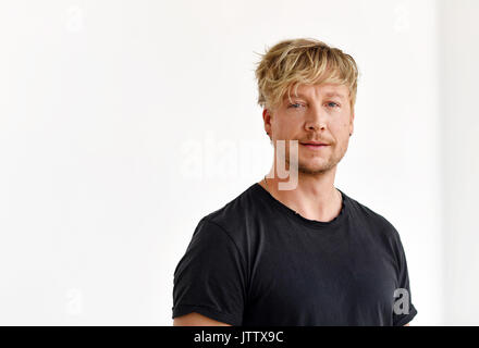 Berlin, Deutschland. 07 Aug, 2017. Bild der finnische Sänger, Gitarrist und Songschreiber Samu Haber, in Berlin, Deutschland, 07. August 2017. Er ist der Frontmann der finnische Rockband Sunrise Avenue. Foto: Jens Kalaene/dpa-Zentralbild/ZB/dpa/Alamy leben Nachrichten Stockfoto