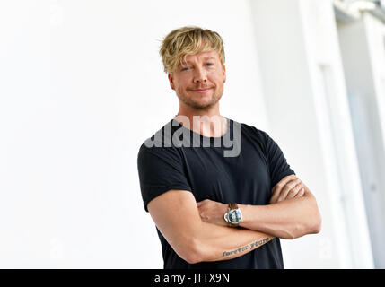 Berlin, Deutschland. 07 Aug, 2017. Bild der finnische Sänger, Gitarrist und Songschreiber Samu Haber, in Berlin, Deutschland, 07. August 2017. Er ist der Frontmann der finnische Rockband Sunrise Avenue. Foto: Jens Kalaene/dpa-Zentralbild/ZB/dpa/Alamy leben Nachrichten Stockfoto