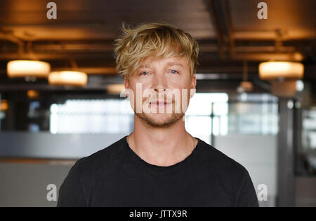 Berlin, Deutschland. 07 Aug, 2017. Bild der finnische Sänger, Gitarrist und Songschreiber Samu Haber, in Berlin, Deutschland, 07. August 2017. Er ist der Frontmann der finnische Rockband Sunrise Avenue. Foto: Jens Kalaene/dpa-Zentralbild/ZB/dpa/Alamy leben Nachrichten Stockfoto