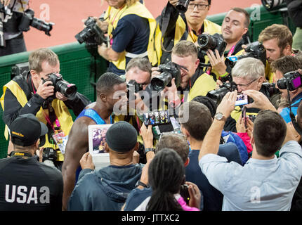 Justin Gatlin nach seinem 100 m Goldmedaille bei der IAAF Leichtathletik Tag 2 bei den Olympischen Park, London, England laufen am 5. August 2017. Foto von Andy Rowland. Stockfoto