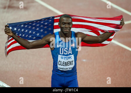 London, Großbritannien. 09 Aug, 2017. Kerron CLEMENT USA wirft mit der Flagge nach dem Gewinn der Bronzemedaille in einer Zeit von 48.52 während der IAAF Leichtathletik WM Tag 6 bei den Olympischen Park, London, England am 9. August 2017. Foto von Andy Rowland. Credit: Andrew Rowland/Alamy leben Nachrichten Stockfoto