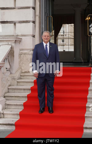 London, Großbritannien. 10 August, 2017. Al Gore posieren für Fotos auf dem roten Teppich vor einer Q&A-Session vor dem Screening von der UK Premiere der Fortsetzung Eine unbequeme Wahrheit zu Somerset House in London. Foto Datum: Donnerstag, 10. August 2017. Photo Credit: Roger Garfield/Alamy leben Nachrichten Stockfoto