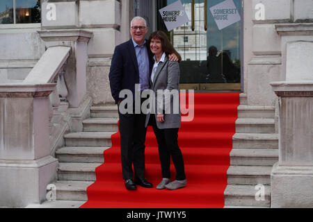 London, Großbritannien. 10 August, 2017. David Linda und Diane Weyermann, die Produzenten von Eine unbequeme Wahrheit Sequel zu Macht, bevor das Screening von der UK Premiere des Films im Somerset House in London. Foto Datum: Donnerstag, 10. August 2017. Photo Credit: Roger Garfield/Alamy leben Nachrichten Stockfoto