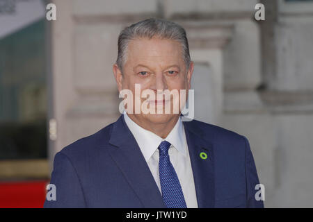 London, Großbritannien. 10 August, 2017. Al Gore posieren für Fotos auf dem roten Teppich vor einer Q&A-Session vor dem Screening von der UK Premiere der Fortsetzung Eine unbequeme Wahrheit zu Somerset House in London. Foto Datum: Donnerstag, 10. August 2017. Photo Credit: Roger Garfield/Alamy leben Nachrichten Stockfoto