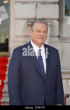 London, Großbritannien. 10 August, 2017. Al Gore posieren für Fotos auf dem roten Teppich vor einer Q&A-Session vor dem Screening von der UK Premiere der Fortsetzung Eine unbequeme Wahrheit zu Somerset House in London. Foto Datum: Donnerstag, 10. August 2017. Photo Credit: Roger Garfield/Alamy leben Nachrichten Stockfoto