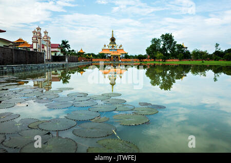 Die große Drigung kagyud Lotus stupa durch Deutschland gebaut, lumbini Peace Garden, Nepal Stockfoto