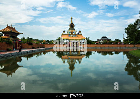 Die große Drigung kagyud Lotus stupa durch Deutschland gebaut, lumbini Peace Garden, Nepal Stockfoto