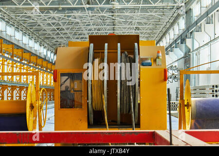 Herstellung von Betonplatten. stahlbeton produktion Stockfoto