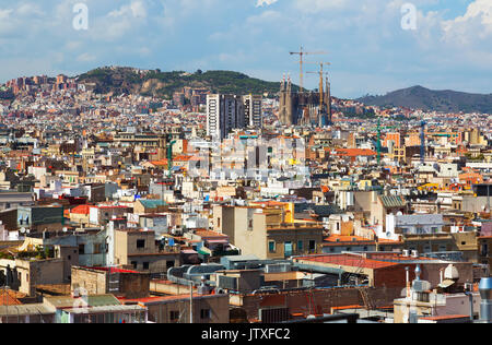 Tag Aussicht auf Barcelona Sagrada Familia aus Santa Maria del Mar. Katalonien Stockfoto