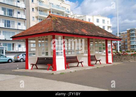 Ein traditionelles Meer Tierheim in Bexhill-on-Sea, East Sussex, England am 12. September 2012. Stockfoto