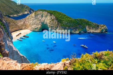 Visitenkarte der Insel Zakynthos. Bucht Navagio. Einer der schönsten Orte der Welt. Blick aus einer Höhe von mehr als 500 Meter. Die Stockfoto