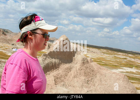 Mädchen im Urlaub an der Badlands National Park, South Dakota Stockfoto