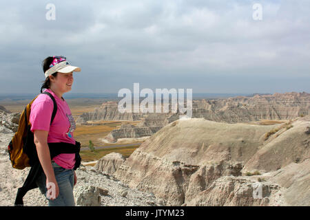 Mädchen im Urlaub an der Badlands National Park, South Dakota Stockfoto