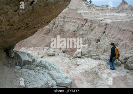 Mädchen im Urlaub an der Badlands National Park, South Dakota Stockfoto