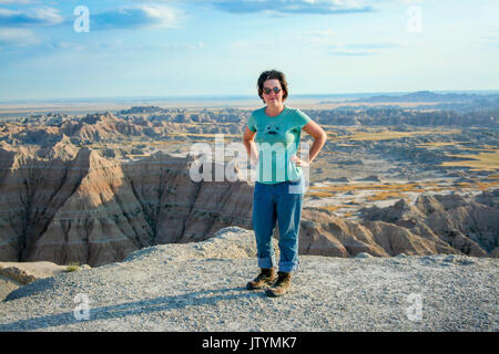 Mädchen im Urlaub an der Badlands National Park, South Dakota Stockfoto