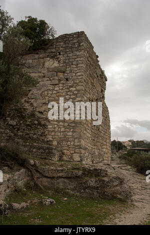 Pirgos ist ein Turm - wie Römische Befestigungsmauer rund um die Römische Ort Eleutherna im Zentrum von Kreta. Stockfoto