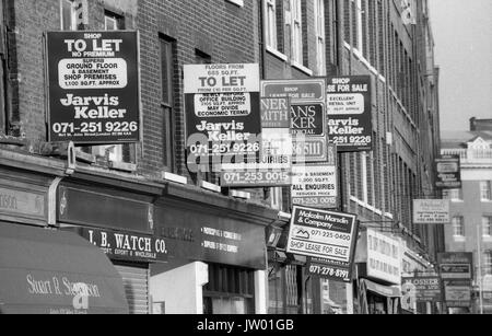 Immobilienmakler Anzeichen für Büros und Geschäfte in der Old Street, London, England am 15. Januar 1992. Stockfoto