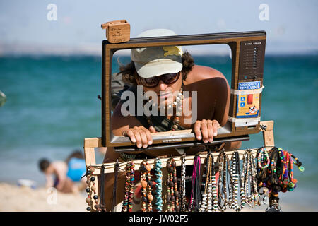 Malerische Straßenhändler in Strand von Tarifa, Andalusien, Spanien Stockfoto