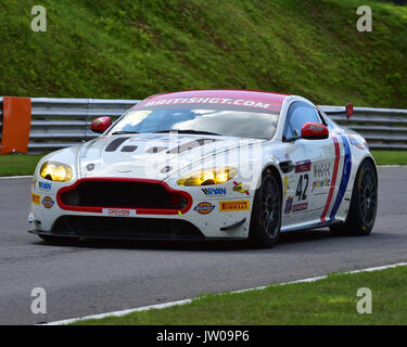 William Phillips, Jan Jonck, Aston Martin Vantage GT4, der britischen GT-Meisterschaft, GT3, GT4, Brands Hatch, Sonntag, den 6. August, Kent, England, Schaltung, Kom Stockfoto