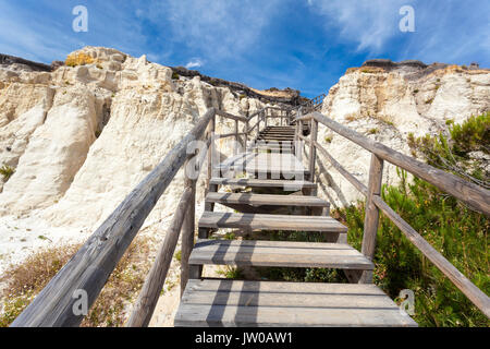 Treppe zum Strand Playa del Asperillo in Matalascanas. Donana Naturpark, Provinz Huelva, Costa de la Luz, Andalusien, Spanien Stockfoto