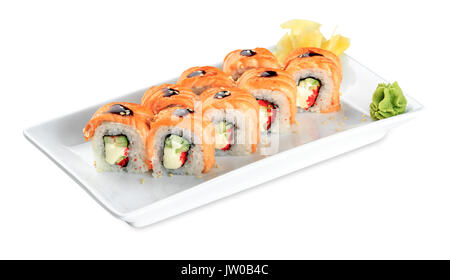 Uramaki Sushi Willen gebackene Brötchen mit Lachs, Käse, Gurken, tobiko Platte - auf weißem Hintergrund Stockfoto
