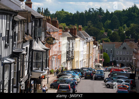 Die Broad Street in Ludlow vom Buttercross, Shropshire gesehen. Stockfoto