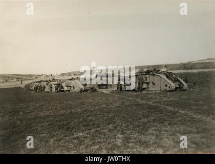 Offizielle Foto auf dem britischen Westfront in Frankreich der deutschen Offensive - Tanks warten auf Aufträge - Stockfoto