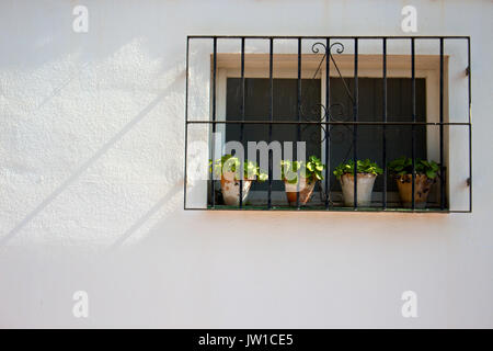 Urban 30.00%. Stadt Marbella, Costa del Sol, Andalusien, Spanien. Foto genommen - vom 26. Juli 2017. Stockfoto