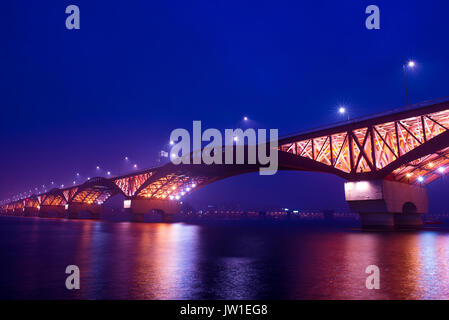 Seongsan bridge bei nacht in Korea Stockfoto