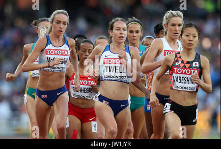 Großbritanniens Eilish McColgan (links) und Großbritanniens Stephanie Twell (Mitte) und Japans Rina Nabeshima (rechts) während der 5000-m-Wärme zwei der Frauen während der Tag sieben der Leichtathletik-WM 2017 auf der Londoner Stadion. Stockfoto