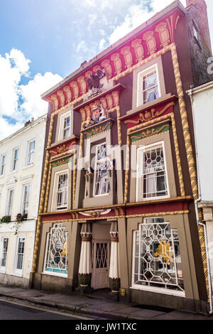 Die ägyptische Haus, in einem historischen, denkmalgeschützten Gebäude in der Chapel Street, Penzance, Cornwall, England, Großbritannien aufgeführt. Stockfoto