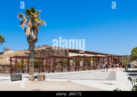 Eingang zu den prähistorischen Stadt Akrotiri auf der überdachten Ausgrabungen in Akrotiri, Santorini Stockfoto