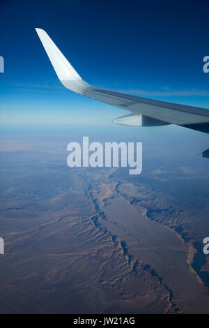 Erodiert Täler in der Atacama Wüste in der Nähe von Calama, Chile, Südamerika - Luftbild Stockfoto