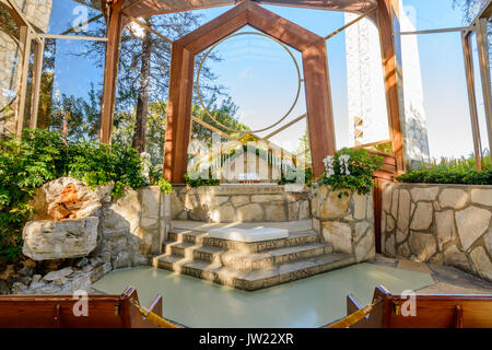 Wayfarer's Kapelle Innenraum auf einem hellen, sonnigen Nachmittag in der West Coast Stadt Rancho Palos Verdes Stockfoto