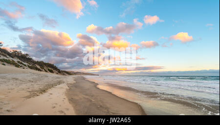 St. Clairs Strand, Sonnenuntergang am Strand, Otago, Südinsel, Neuseeland Stockfoto