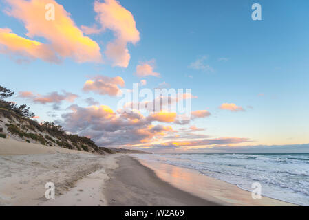 St. Clairs Strand, Sonnenuntergang am Strand, Otago, Südinsel, Neuseeland Stockfoto