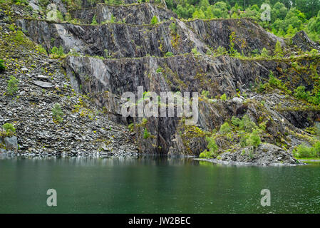 Ballachulish Schiefergrube, Terrassen und See in Lochaber, Highland, Schottland, UK Aufgegeben Stockfoto