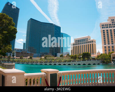 Las Vegas, USA - Mai 05, 2016: Hotel Cosmopolitan und Menschen zu Fuß auf den Strip, den weltberühmten als Boulevard South Stockfoto