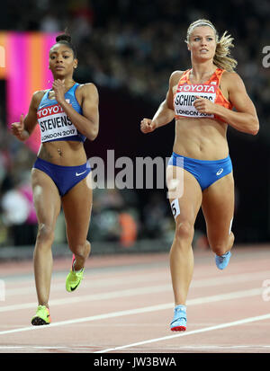 Die USA Deajah Stevens und Netherland Dafne Schippers in 200 m Wärme der Frauen während der Tag sieben der Leichtathletik-WM 2017 auf der Londoner Stadion. Stockfoto