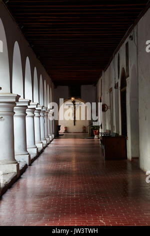 Kreuzgang am Franziskanerkloster in San Francisco Kirche (erbaut 1612), Santiago, Chile, Südamerika Stockfoto