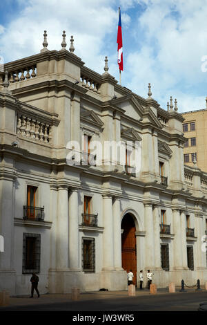 Wachen draussen La Moneda (Präsidentenpalast), Plaza de la Constitución, Santiago, Chile, Südamerika Stockfoto