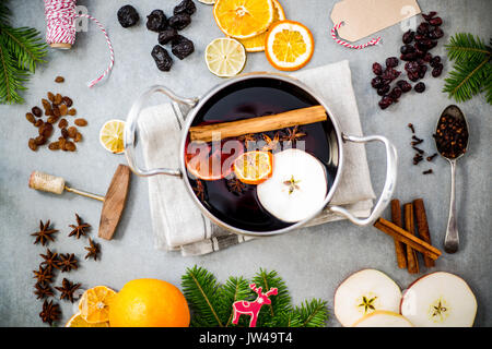 Sie Glühwein für Weihnachten und Festtage. Stockfoto