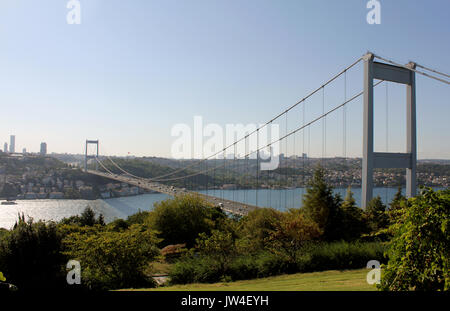 Blick auf den Bosporus und die Fatih Sultan Mehmet Brücke Foto, von Otagtepe, Beykoz in Istanbul, Türkei Stockfoto