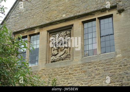 William Morris Memorial Cottage, mit Relief von Morris von George Jack, Ansicht 2 Kelmscott, Oxfordshire, England DSC 09933 Stockfoto