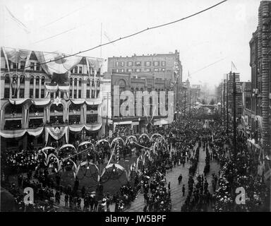 Feier in Pioneer Square zu Ehren der Rückkehr der Freiwilligen aus dem spanisch-amerikanischen Krieg, Seattle, Washington, Ca (HESTER 348) Stockfoto