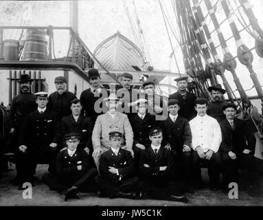 Crew von vier Mast Bark BEECHBANK auf Deck, Washington, ca 1900 (HESTER 738) Stockfoto