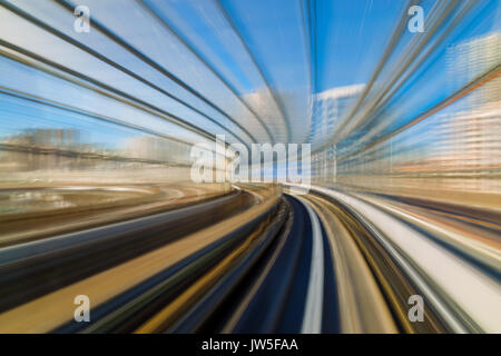 Bewegungsunschärfe der Zug in Bewegung im Tunnel in Odaiba, Tokyo, Japan Tokyo, Japan - 27. NOVEMBER Stockfoto